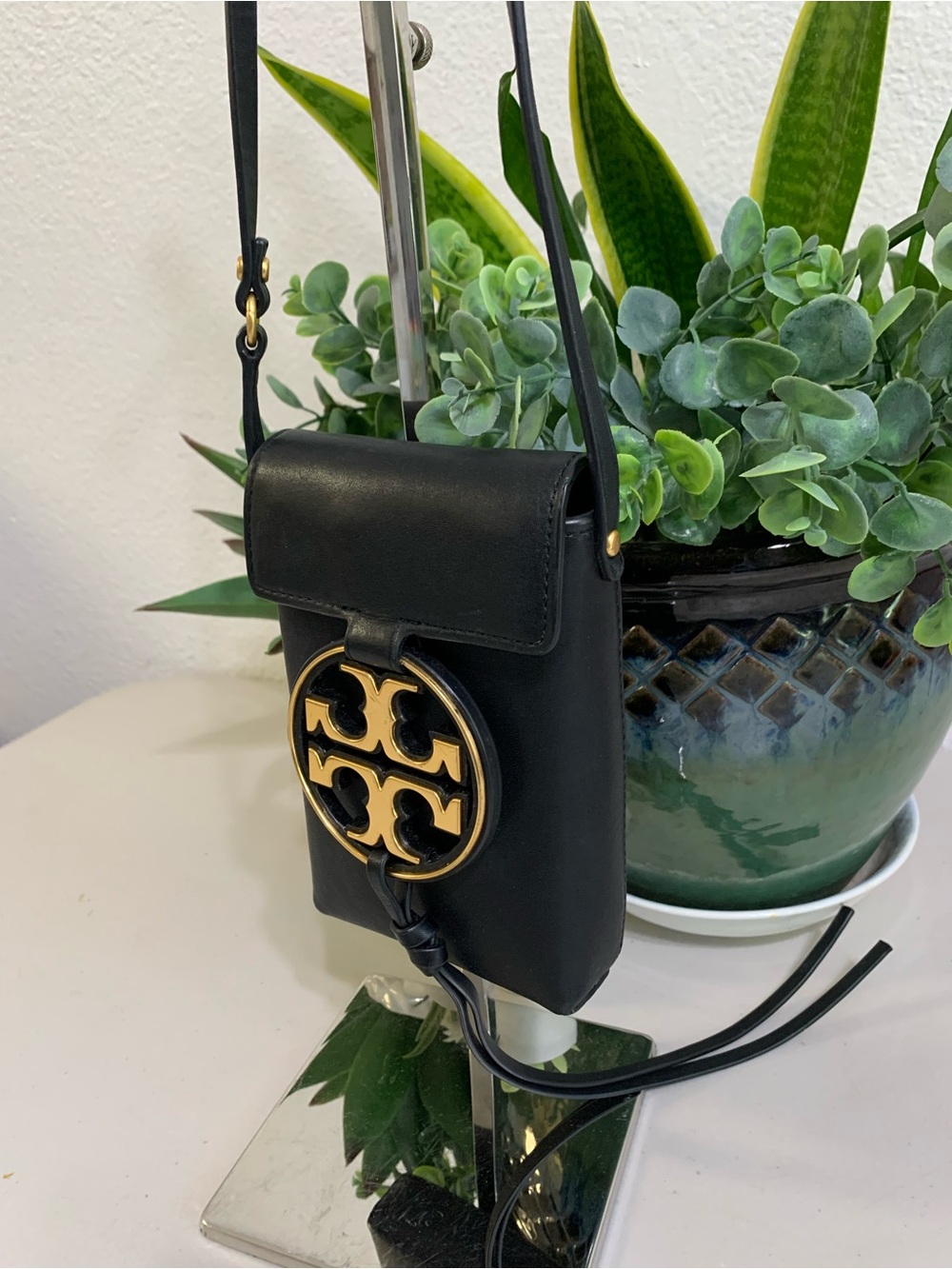 Tory Burch Black Leather Crossbody Phone Bag with Gold Emblem - Picture 3 of 9